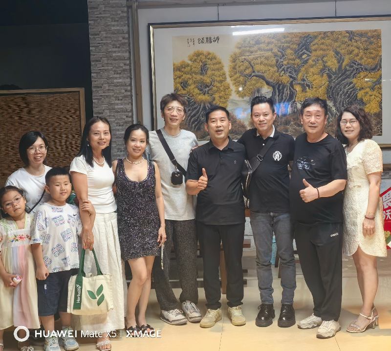 Voles Company dengan hangat menyambut mitra Amerika jangka panjang untuk mengunjungi dan bersama-sama mendiskusikan inovasi dan peningkatan produk krim tangan